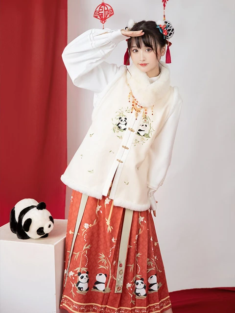 Winter Hanfu Outfit Ideas Without Looking Bulky-3