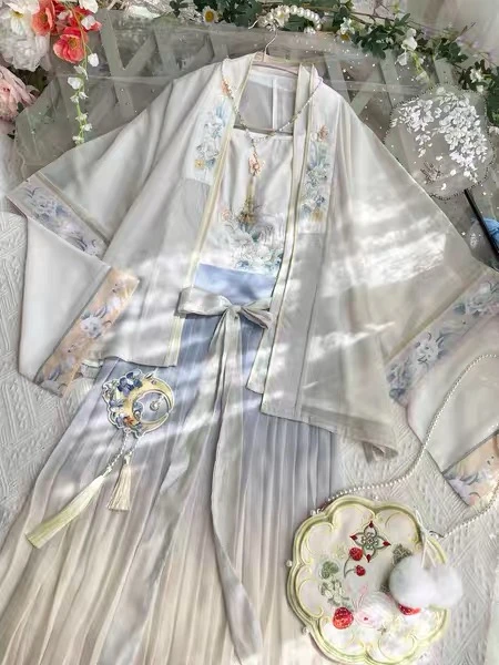 The Basics of Hanfu Underlayers-3