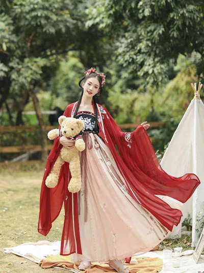 5 Recommended Girls Hanfu Suits for Chinese New Year-3