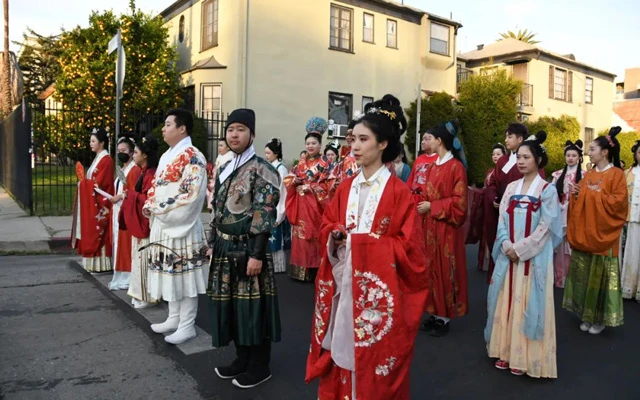 Chinese Hanfu in Hollywood Christmas Parade-2