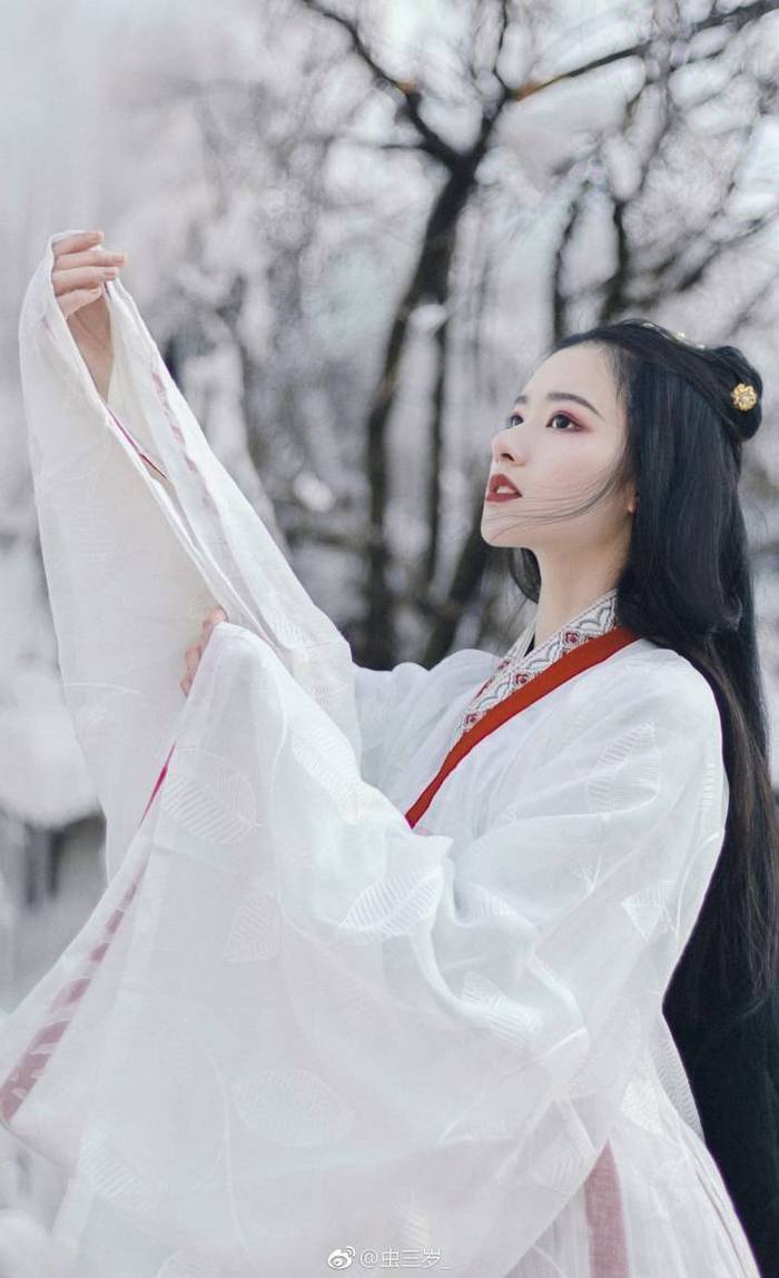 How to Wear a Bust-Holding Hanfu in Ancient Style, Wearing Bust-Holding Ancient Hanfu in Summer-1