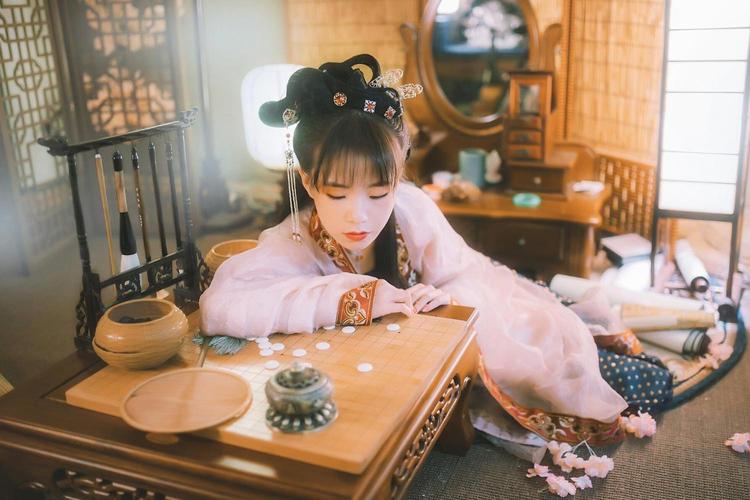 Maidens in Hanfu with Head Swaps, Hanfu-Wearing Maidens Exude Immortal Charm-2