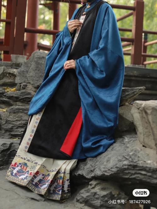 Which Traditional Hanfu Outfits Look the Best for Men, and What Makes Them Stand Out?-3