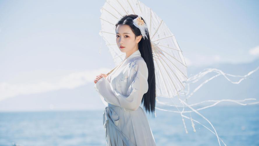 Female Lead in Hanfu and Traditional Costumes-1