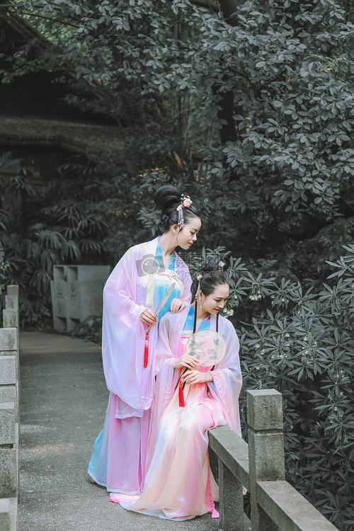 Dark Brown Hair and Brown Skirt Combinations in Traditional Hanfu Costumes-2