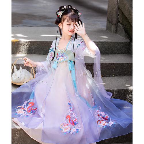 Women in Traditional Hanfu Costumes, Ancient Opera and Dance-3