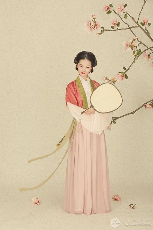 Hanfu in Ancient Style: Which Brands are Good and What Colors Suit Best?-2