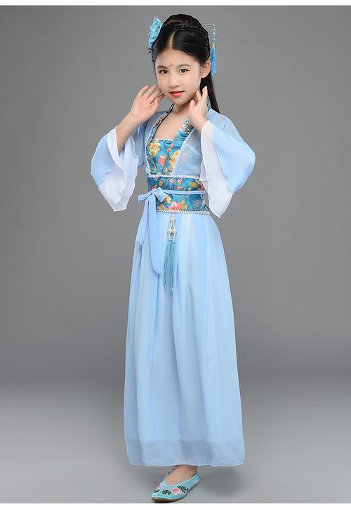 A Young Man in Hanfu Kneels, Image of a Young Man in Hanfu Kneeling-3