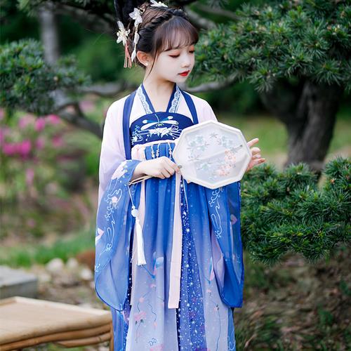 How to Describe a Hanfu Fashion Show and How to Express the Beauty of Wearing Hanfu-3