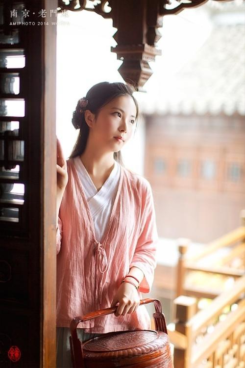 Do many people from Northeast China wear traditional Hanfu clothing? Many people are making videos of themselves wearing Hanfu on Douyin.-1