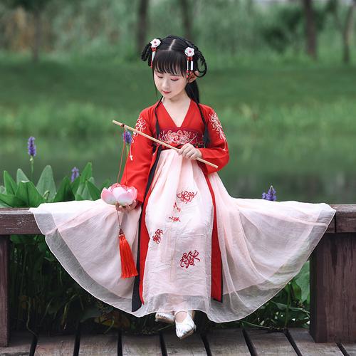 Boys in Hanfu: Children's Drawings and Photos of Boys in Traditional Chinese Clothing-1