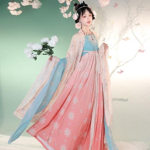 Which is More Beautiful: Song Dynasty Hanfu or Ming Dynasty Hanfu?