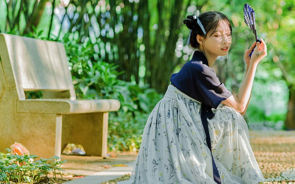 Students Wearing Hanfu, Ancient-style Clothing Suitable for Students-3