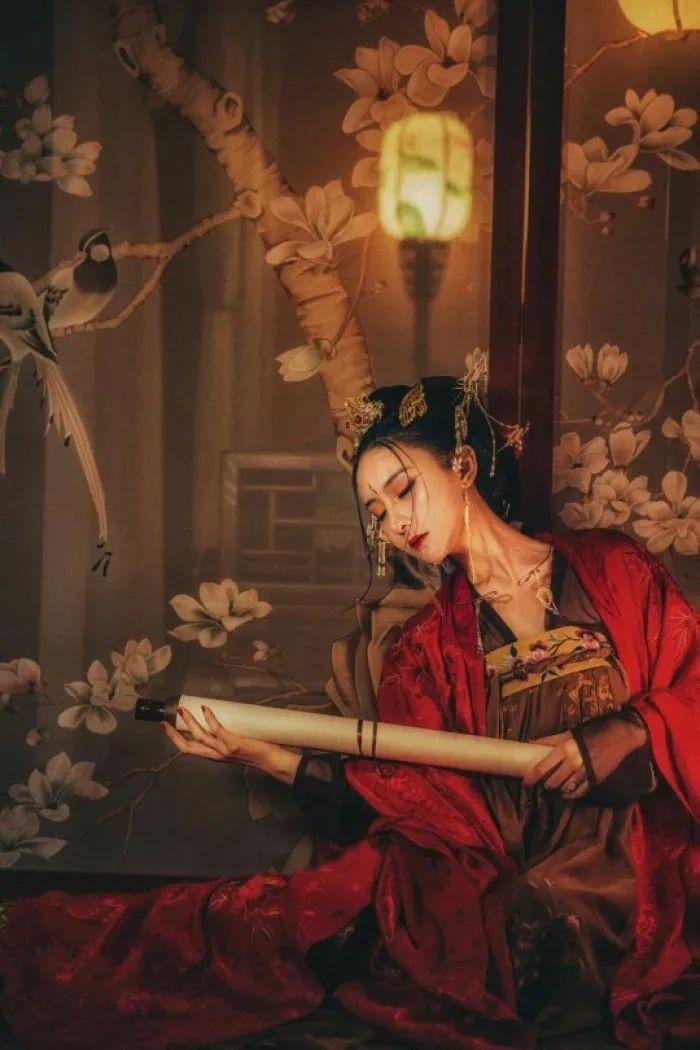 Differences Between Zhou-style Hanfu and Ming-style Hanfu — Reflecting on the Changes in Chinese Clothing Culture-1