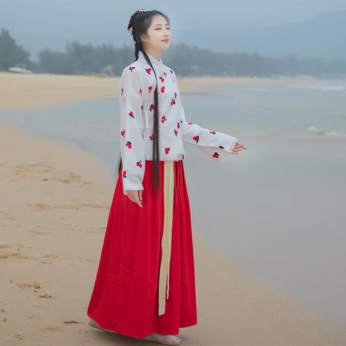 Splendid Red Ming Dynasty Hanfu Blooming in the Humble Administrator’s Garden