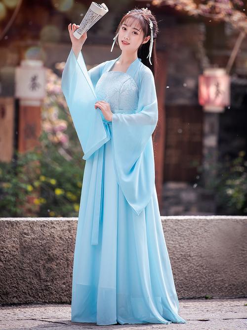 Traditional Hanfu for Both Men and Women, Runway Shows of Ancient Costumes