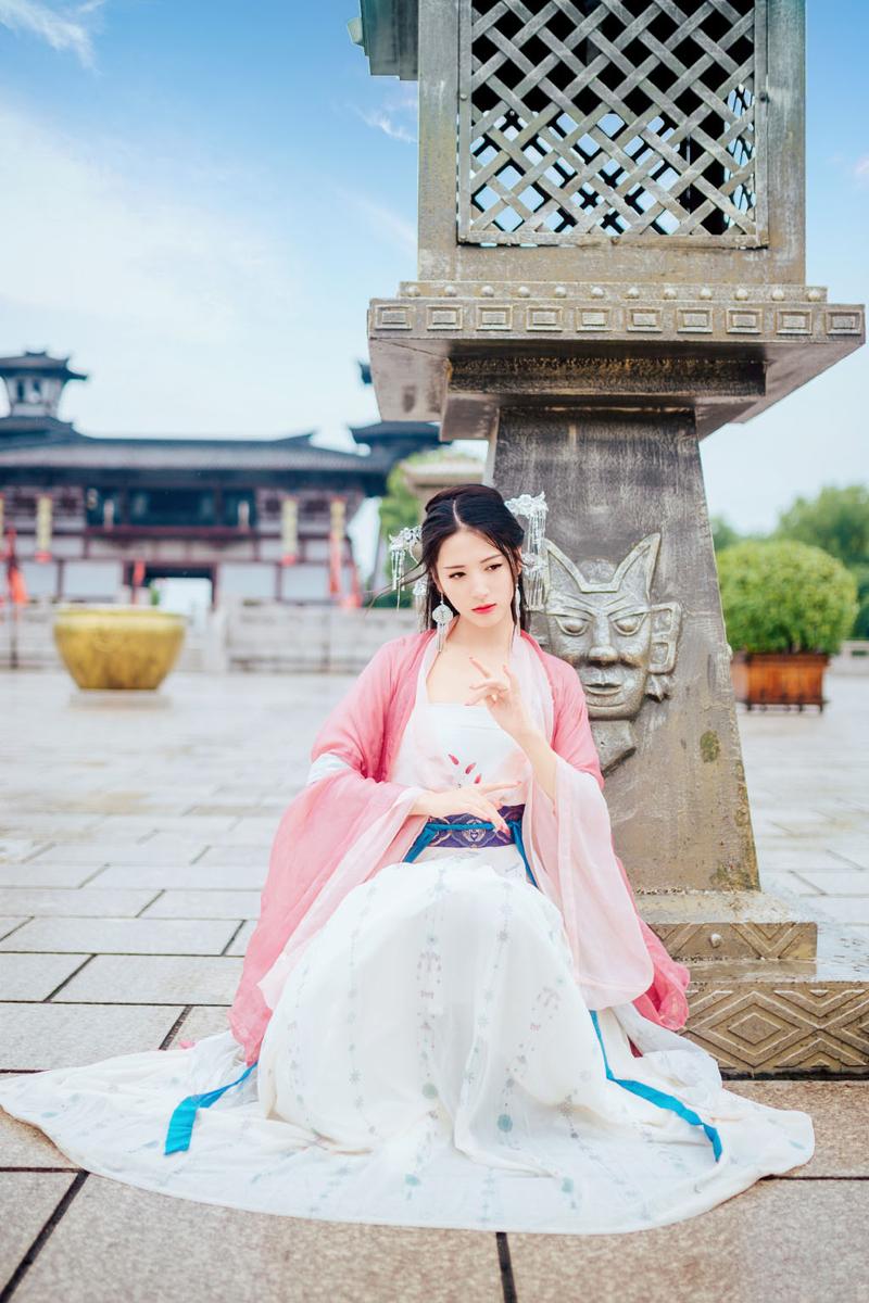 Hanfu Sentences with an Ancient Style for Children, Descriptive Sentences about Hanfu in an Ancient Style-1