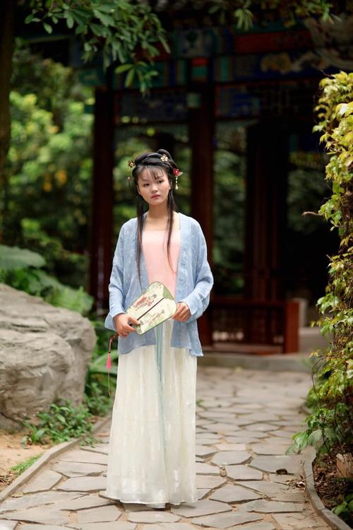 Headwear for 10 to 12 Year Old Hanfu Wearing Primary School Students, Pictures of 13-Year-Old Primary School Students in Traditional Costumes-2