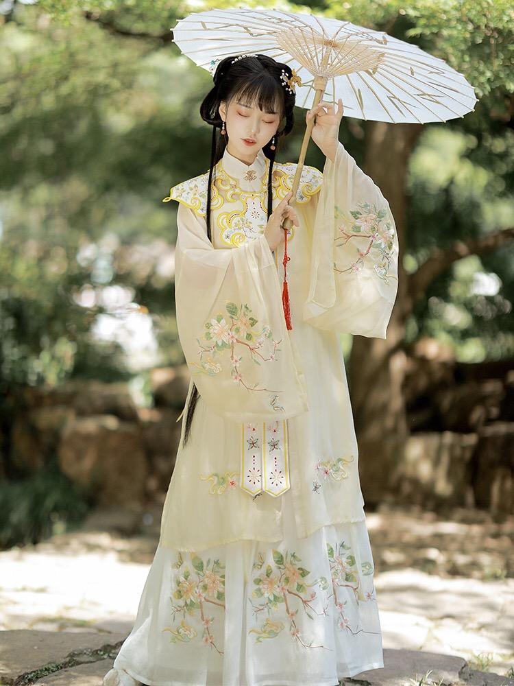 Beauty in Traditional Hanfu from the Prosperous Tang Dynasty, Figures of Beauties in Ancient Chinese Costume-1