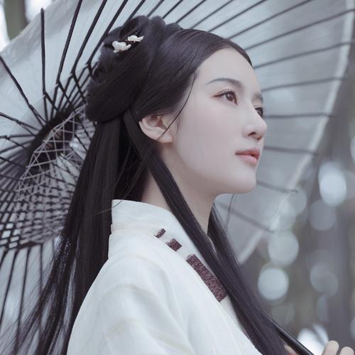 Hanfu Costumes for People in Liuzhou and Liuzhou-Style Hanfu Hairstyles