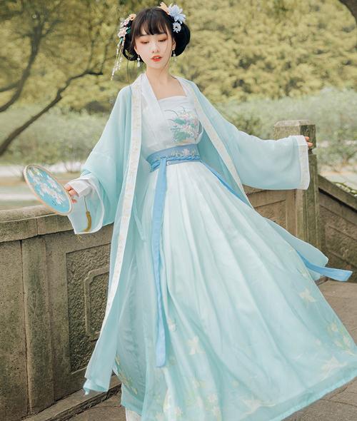 Clay Handcraft Lesson for Traditional Hanfu Costumes-1