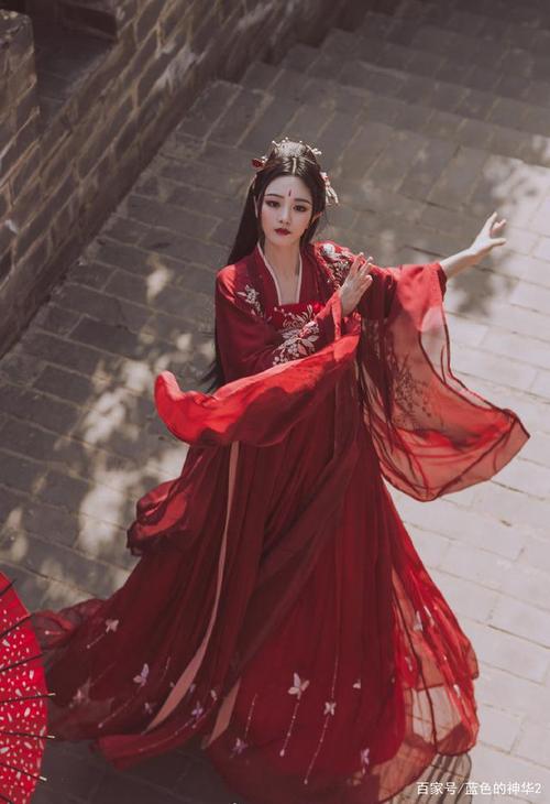 The Difference Between the Front-Short and Back-Long Design in Ming Dynasty Hanfu-1