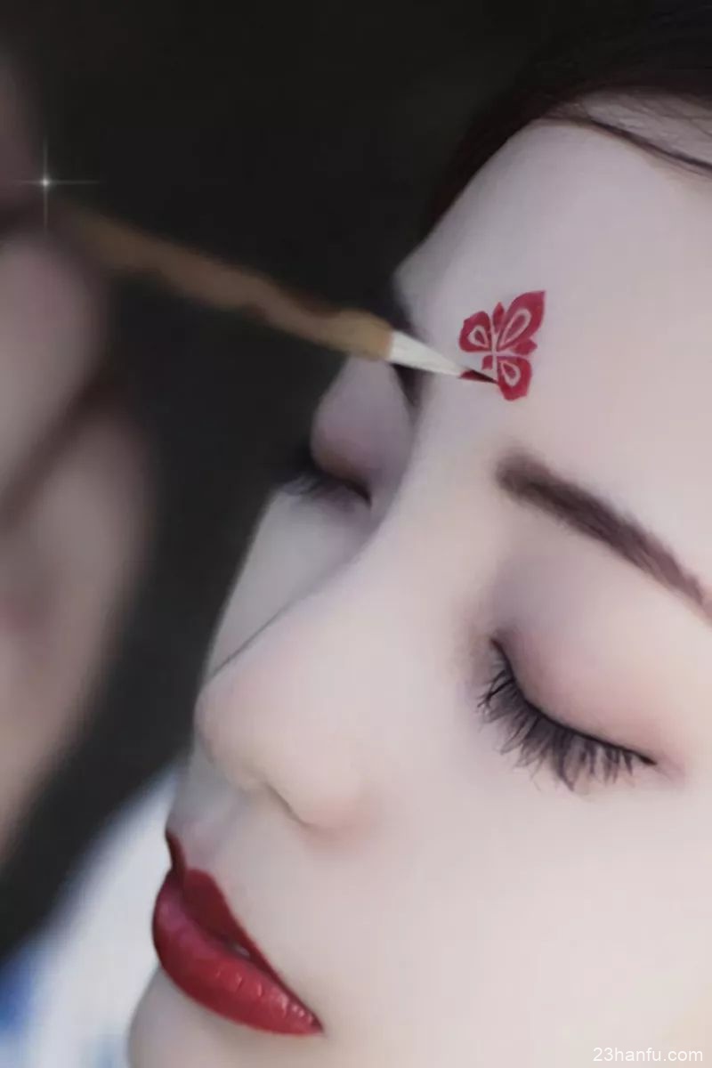 Spring has come, how should one apply makeup for Hanfu?-1