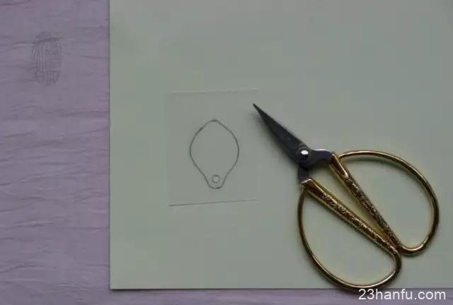 Tutorial for Making Ancient-Style Hairpin Flowers with Heat Shrink Sheets-8