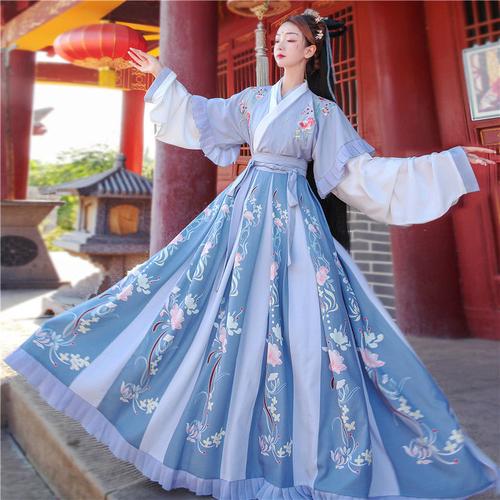 Girls in Hanfu by the West Lake, girls wearing Chinese traditional costumes-3