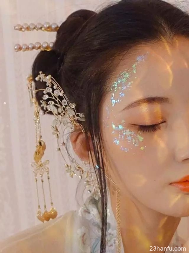 Spring has come, how should one apply makeup for Hanfu?-5