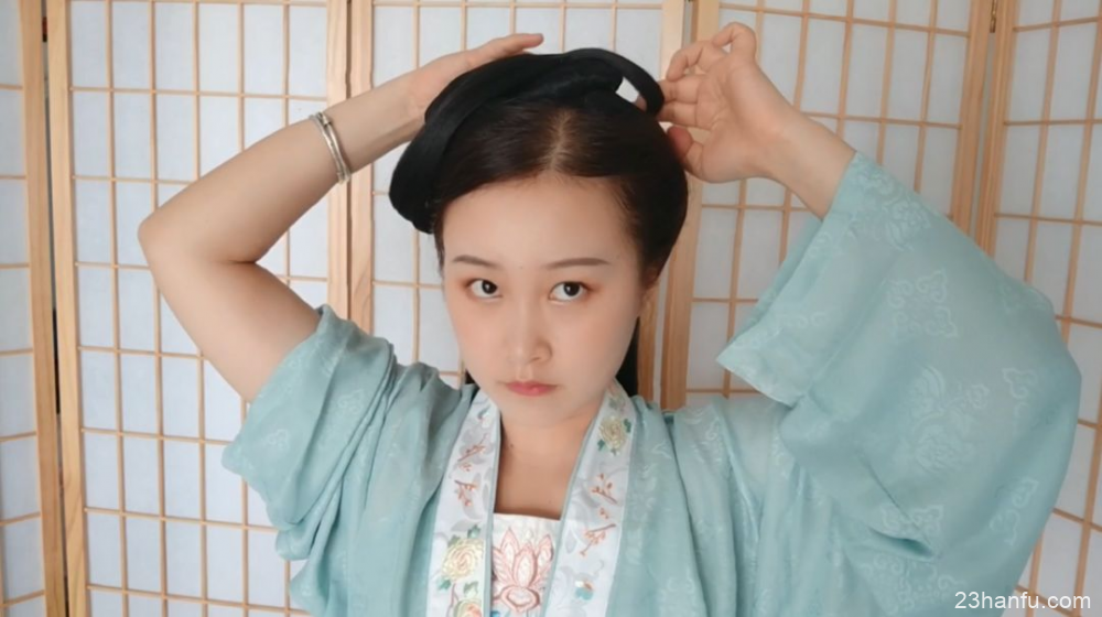 【Hanfu Hairstyle】A Simple and Gentle Hairstyle Tutorial with a Hair Bun-9