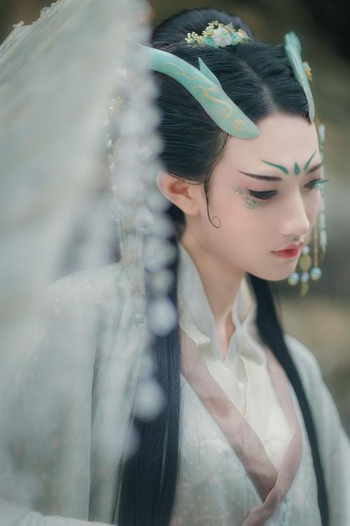 Simple Hairstyles for Ming Dynasty-Style Hanfu-2