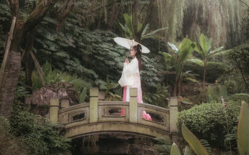 Hanfu with Modern White Stockings, Hanfu and White Stockings in Ancient Style-2