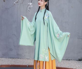 The Difference Between Modern and Traditional Chinese Clothing