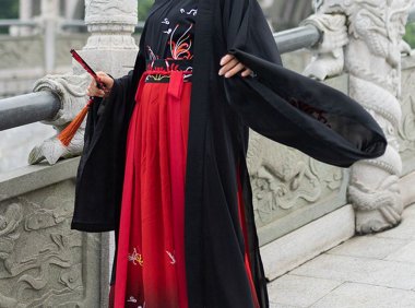 What is the difference between Chinese Hanfu and Japanese kimono