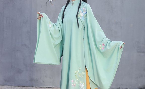 The Difference Between Modern and Traditional Chinese Clothing