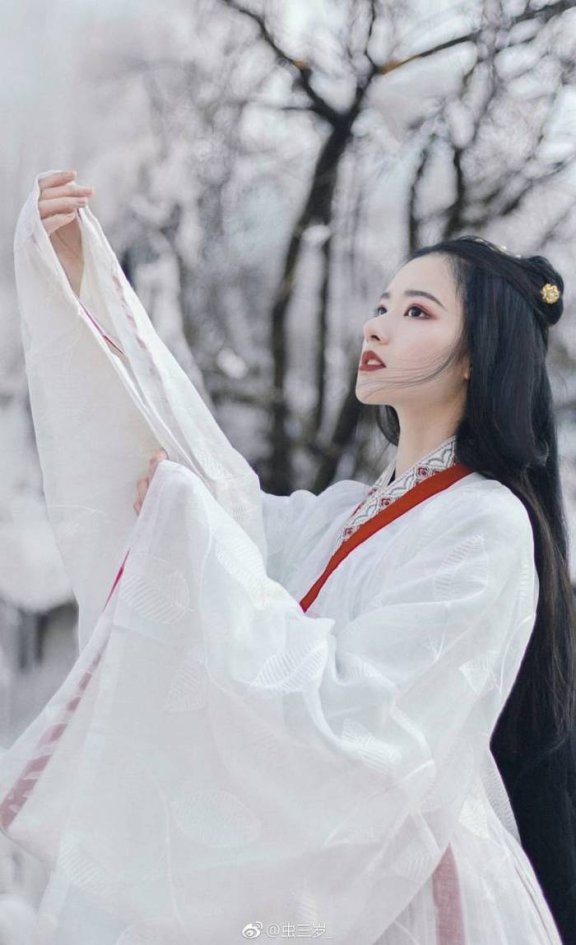 How to Wear a Bust-Holding Hanfu in Ancient Style, Wearing Bust-Holding Ancient Hanfu in Summer