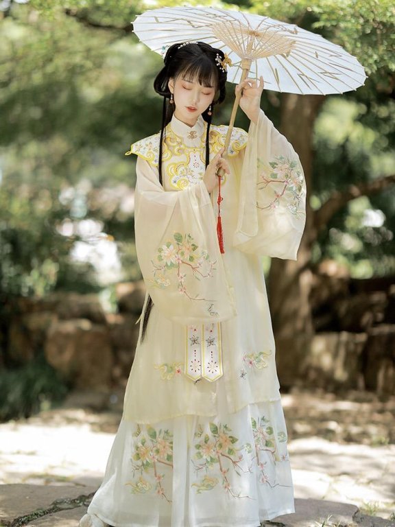 Beauty in Traditional Hanfu from the Prosperous Tang Dynasty, Figures of Beauties in Ancient Chinese Costume