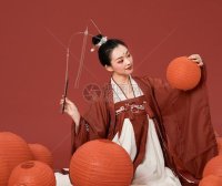 Methods of Using Hair Combs in Ancient Chinese Hanfu Hairstyles; Images of Children’s Hanfu Hairstyles with Combs