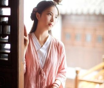 Do many people from Northeast China wear traditional Hanfu clothing? Many people are making videos of themselves wearing Hanfu on Douyin.