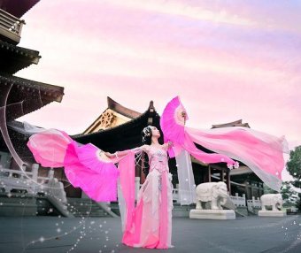 What Kinds of Lamps Go Well with Ancient-style Hanfu, and What Hanfu Goes Well with Ancient-style Hairpins