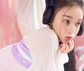 Cool Beauty in Short Hanfu Costume