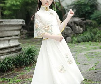 Figures Illustrating the Classification of Traditional Hanfu and Images of Pregnant Women Wearing Traditional Hanfu