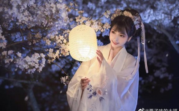 The Return to the Beauty of Dust-Covered Splendor – Exploring the Unique Charm of Hanfu in the National Style