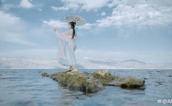 Students in Traditional Hanfu Attire, Both Male and Female