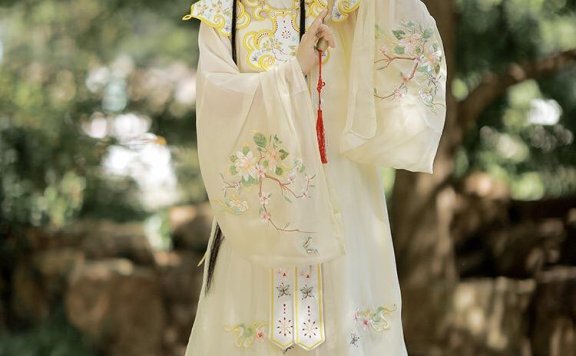 Beauty in Traditional Hanfu from the Prosperous Tang Dynasty, Figures of Beauties in Ancient Chinese Costume