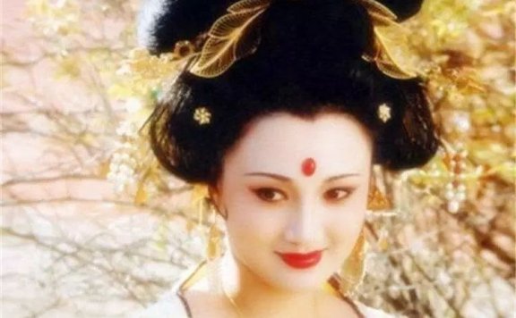 【Hanfu Makeup】Tang Dynasty makeup is a bit heavy: Are you applying makeup correctly if you love Hanfu?